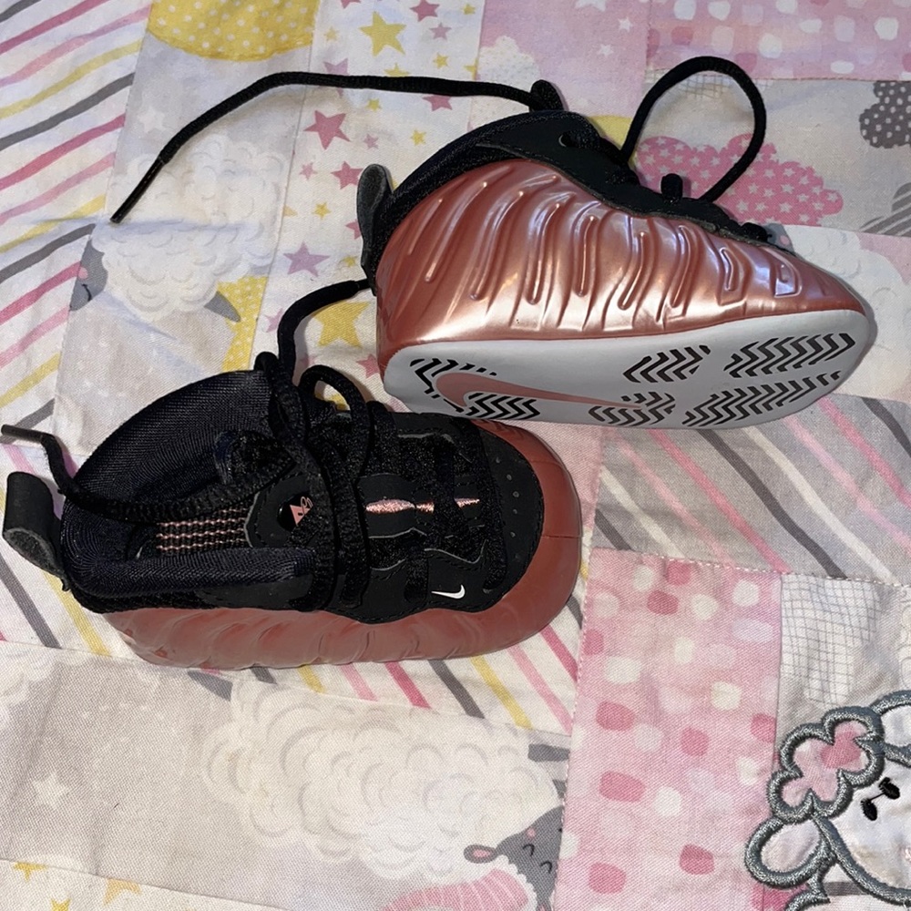 Nike Lil’ Posite One crib booties.